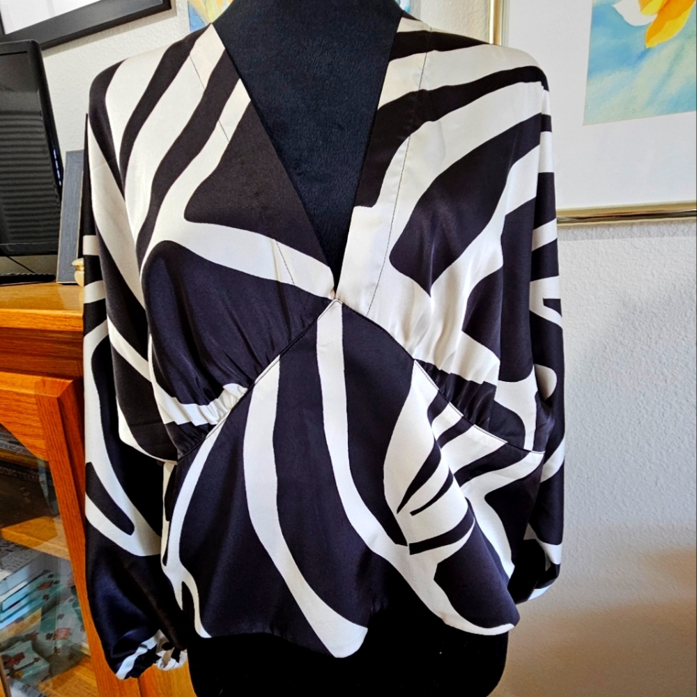 Deep V dolman crop blouse. Size 14